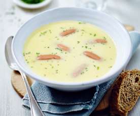 Blumenkohl-Möhren-Suppe mit Würstchen