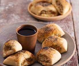 Paszteciki krucho-drożdżowe z mięsem i kaszą jęczmienną