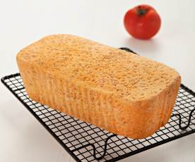Pan de molde con tomate y semillas de sésamo
