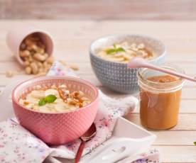 Jaglanka z bananami i orzechowym sosem