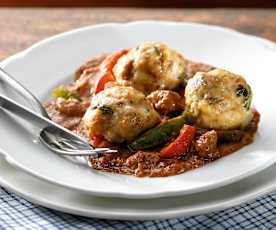 Rindergulasch mit Semmelknödeln