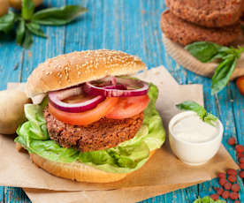 Burger vegetariani con salsa allo yogurt