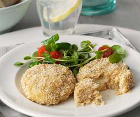 Gruyère salmon patties with salad