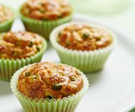 Muffins au fromage, aux légumes et aux noisettes