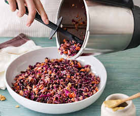 Ensalada de lombarda, manzana y zanahorias con pasas