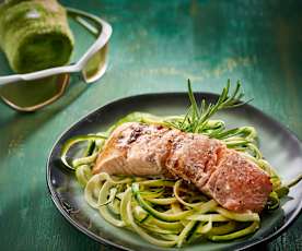 Balsamico-Lachs und Zucchetti-Nudeln