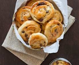 Sultana, apple and custard pastries