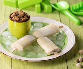 Ghiaccioli cremosi alla mandorla e pistacchi
