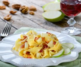 Tagliatelle mele e speck