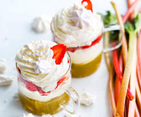 Eton mess, fraises et rhubarbe