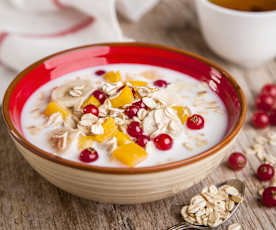 Porridge mit frischen Früchten