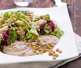 Linsen auf Blattsalat mit Linsencreme