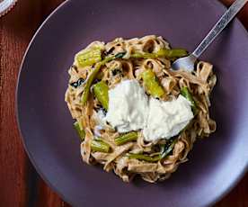 Pasta risottata integrale con catalogna piccante e stracciatella