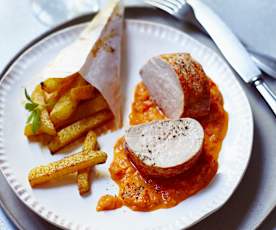 Médaillons de porc, frites de chou-rave et sauce au paprika