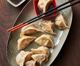 Steamed cabbage and pork dumplings