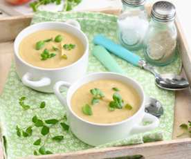 Sycąca zupa krem z fasoli z jabłkiem i majerankiem