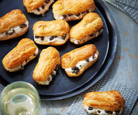 Mini-éclairs aux chèvre, sardines et olives