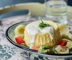 Flan au chèvre, fondue de poireau et sauce au yaourt