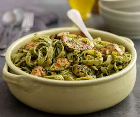 Tagliatelle mit Hühnchen und Pesto