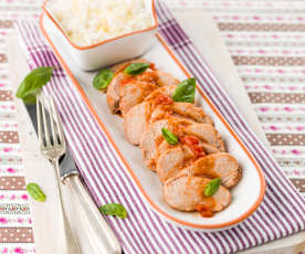 Lomo de cerdo en salsa de jitomate con albahaca y Arroz al limón