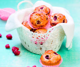 Muffiny s malinami a bílou čokoládou