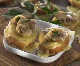 Crostini with mushrooms and fontina