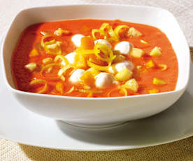 Gazpacho con ciliegine di bufala