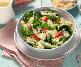 Spinatsalat mit Rhabarber und Erdbeeren