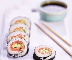 Sushi rápido com molho teriyaki
