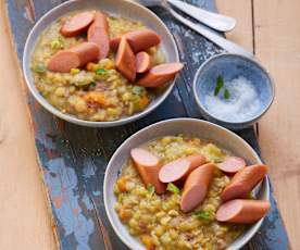 Zupa grochowa z kiełbaskami