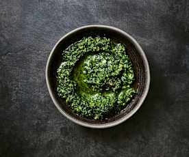 Petersilien-Erdnuss-Pesto