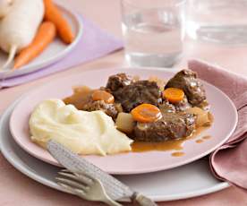 Ternera guisada con zanahorias en cocción lenta