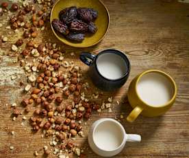 Bebida de avelã com tâmaras