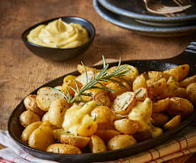 Papas al horno con mayonesa de limón y romero