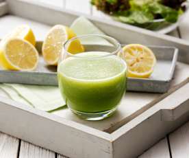 Refreshing cucumber and pear juice