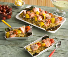 Brochetas de salmón con salsa de coco y albahaca