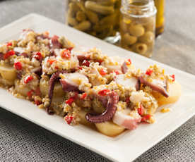 Ensalada de patata con pulpo y vinagreta de encurtidos