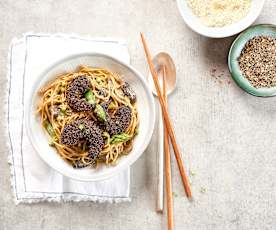 Gambas panées à la chapelure de morille, asperges vertes et morilles (Laurent Clément)