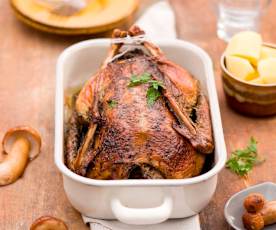 Kaczka nadziewana farszem mięsno-grzybowym