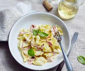 Tortellini in Schinken-Sahne-Sauce