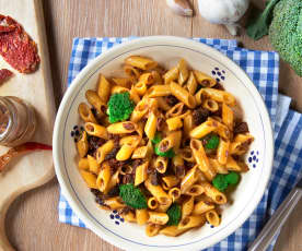 Penne com brócolos e tomate seco sem glúten