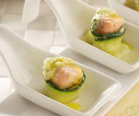 Rotolini di zucchine e salmone con salsa al curry