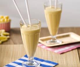 Batido de frutas con leche de almendras