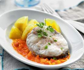 Pesce e patate con salsa al pomodoro