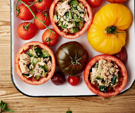 Tomates rellenos de atún y calabacín
