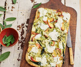 Piza de burrata e pêssego com massa de iogurte