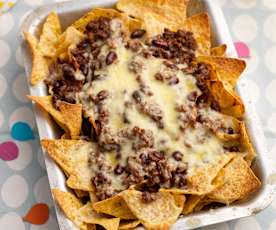 Nachos z chili i serem