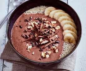 Chocolade-hazelnoot smoothie bowl met cacao nibs