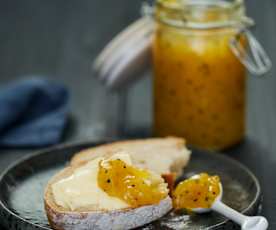 Confiture de mangues et fruits de la passion