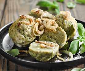 Bavorské knedlíky s bazalkou